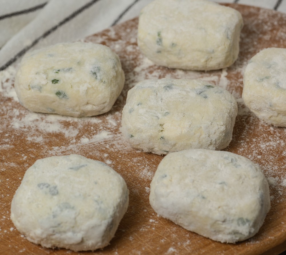 Солоні сирники з моцарелою та шпинатом