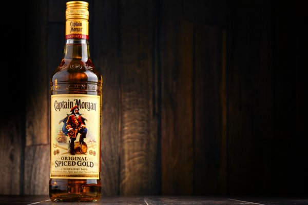 Capitan Morgan  spiced gold 1л 