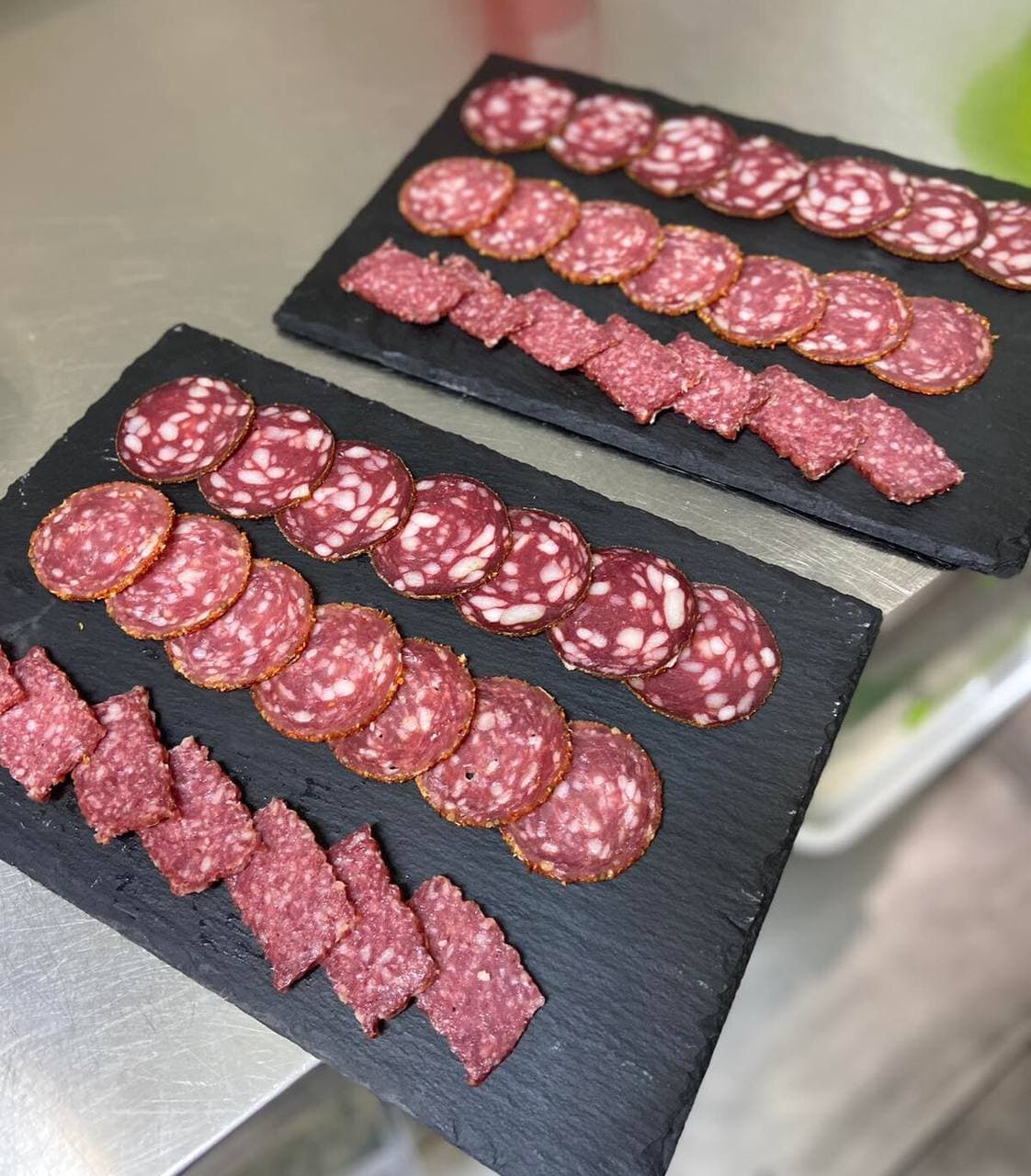 Асорті крафтових ковбас