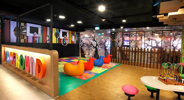 restaurants with playgrounds