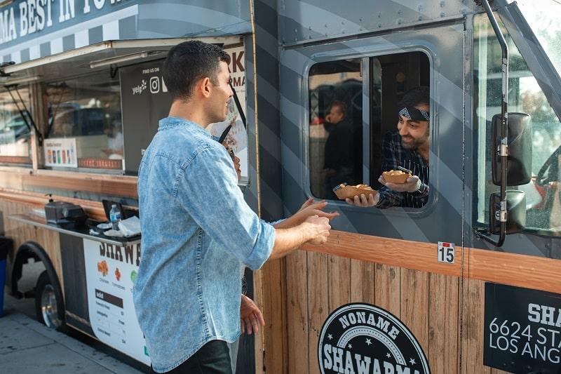 Customer service in food truck