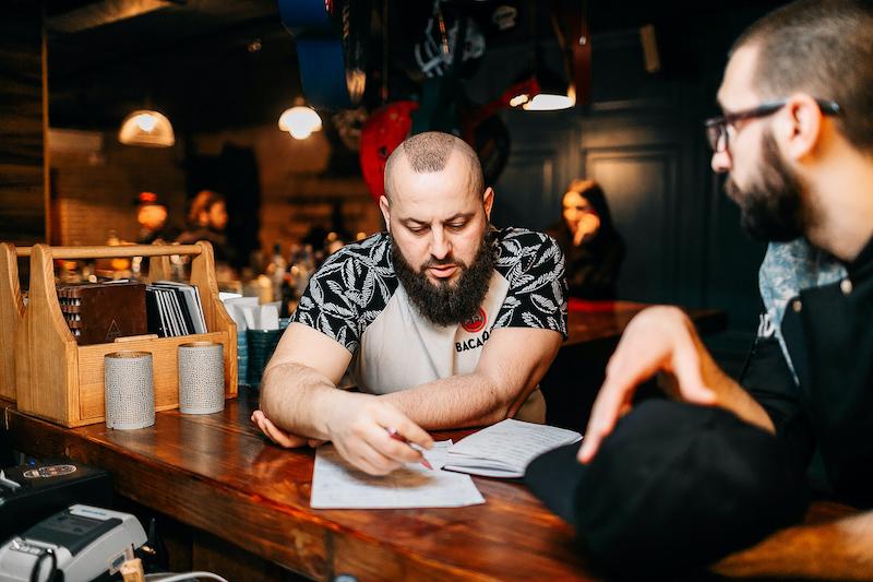 Bar owner writes a bar business plan