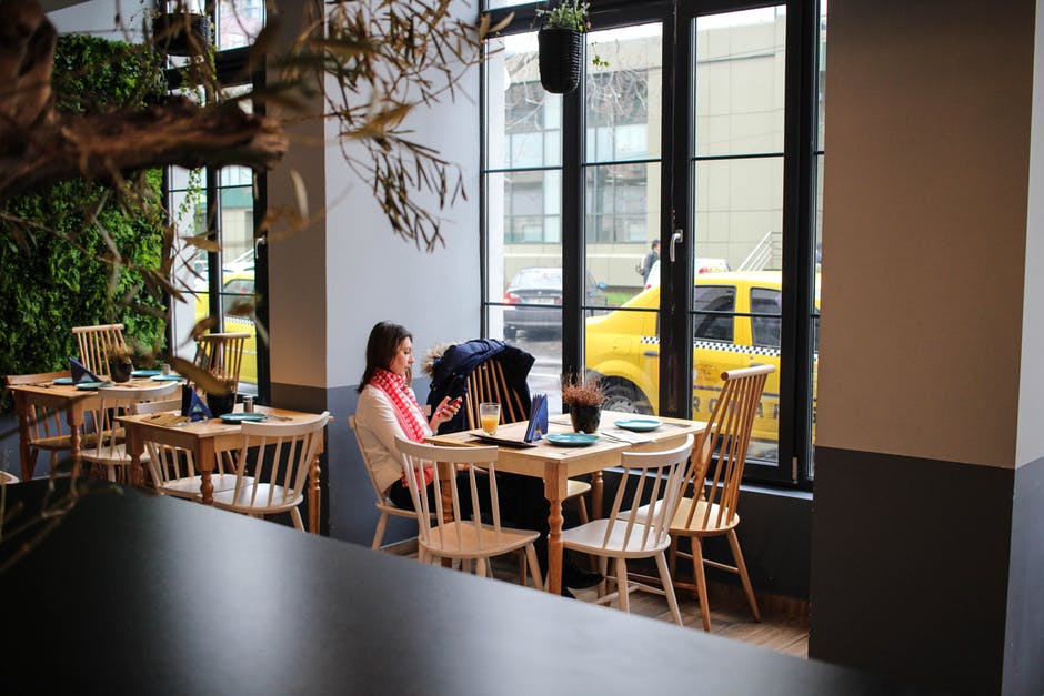 Jak wypromować restaurację – znudzony klient - joinposter.com