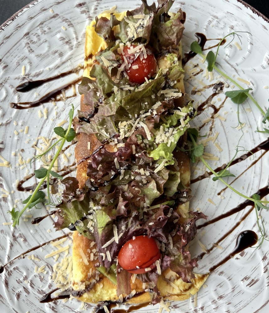 Омлет з моцарелою та помідорами Glovo