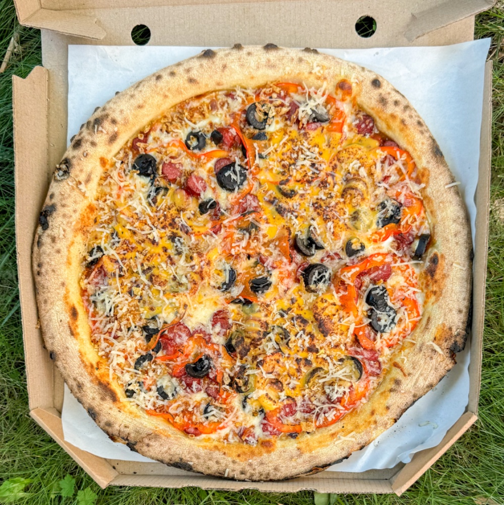 З мисливськими ковбасками та чедером фламбе S 0,460 грам