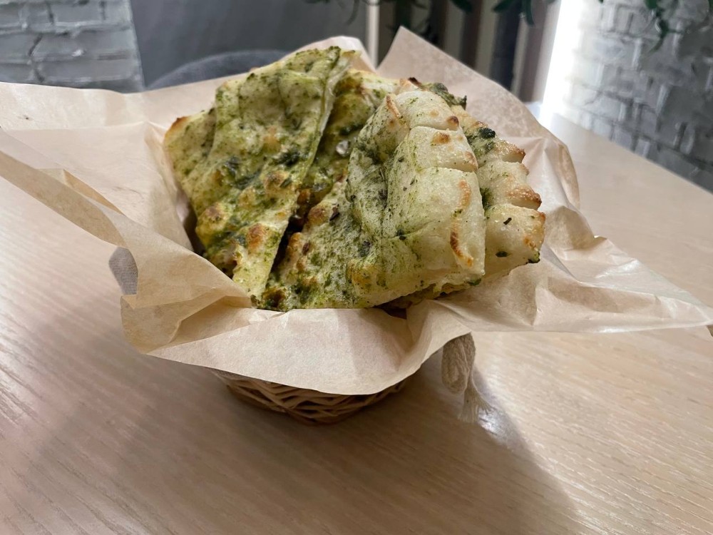 Фокача з соусом песто