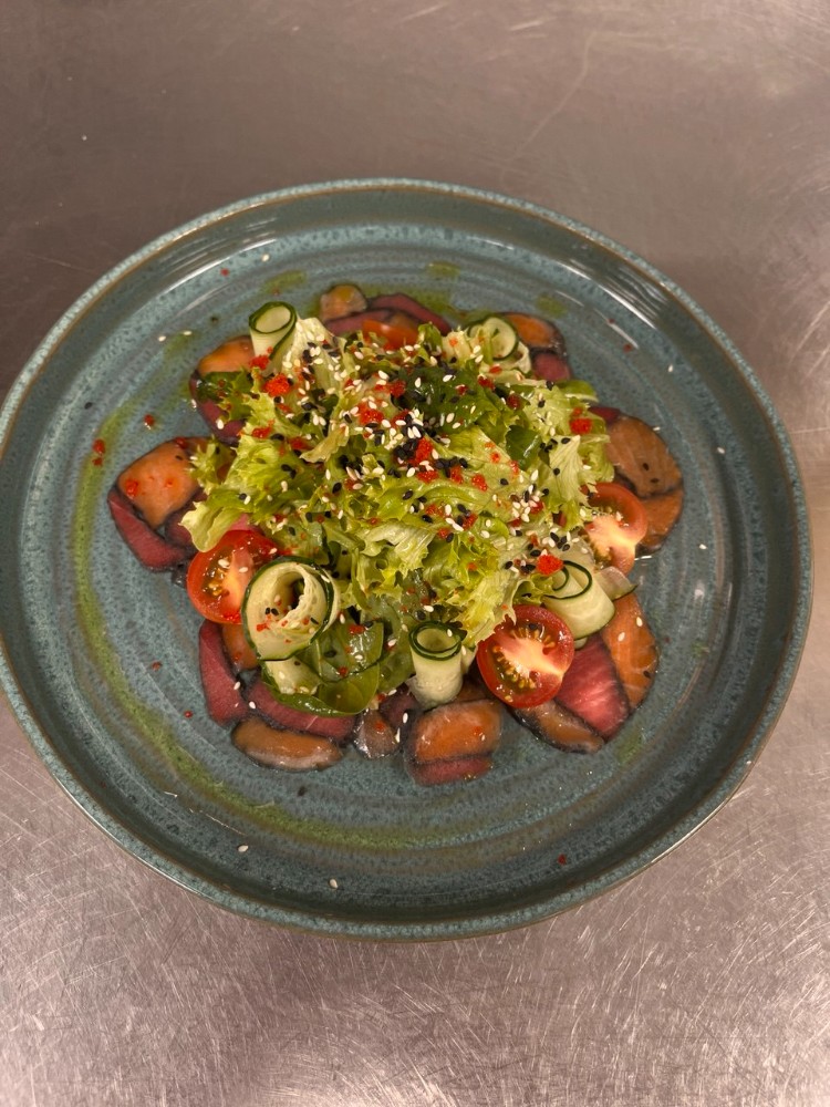 Салат з лососем і тунцем