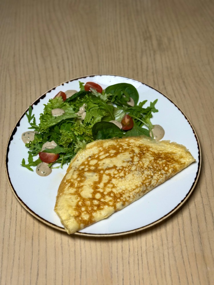 Омлет з зеленим салатом