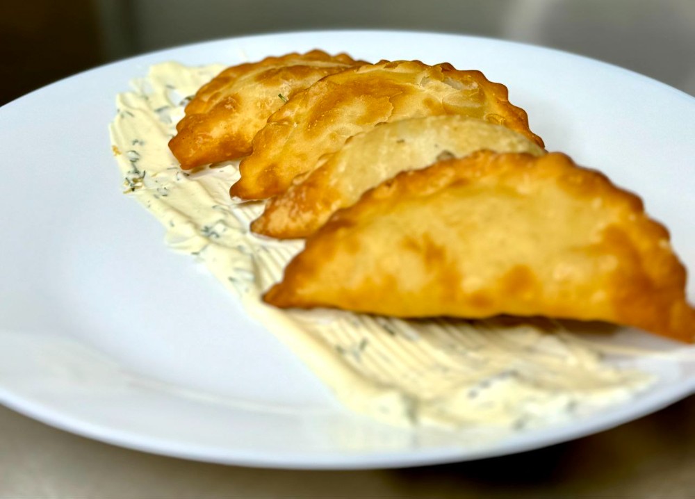 Чебурек-міні "Кримський" з грецьким соусом