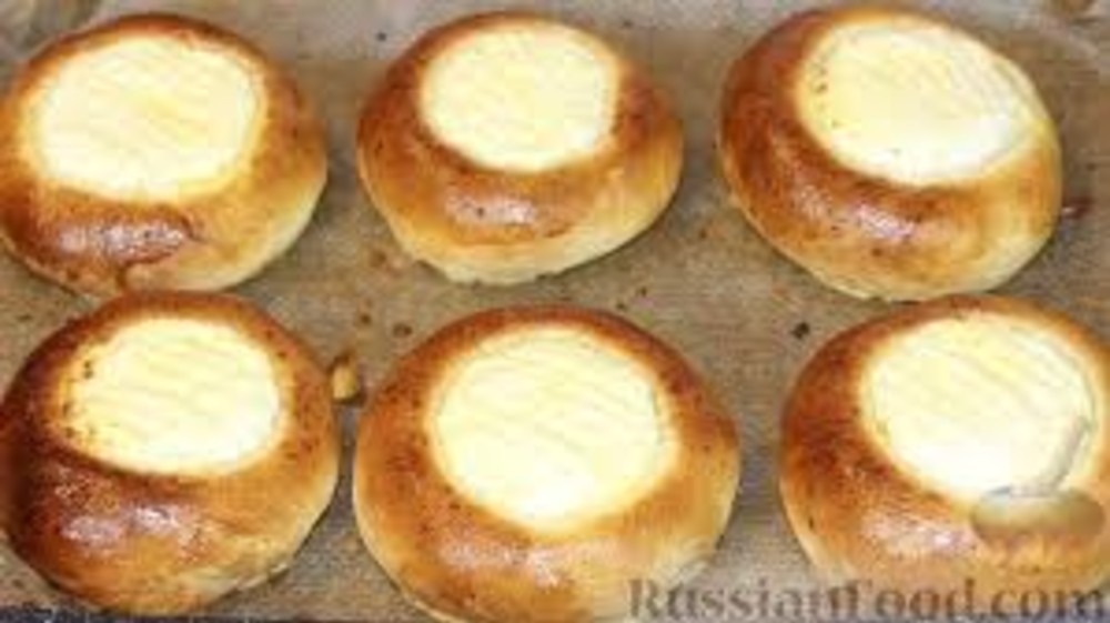 Булочка с творогом